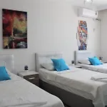 Mavi Restaurant & 2 Apartamento